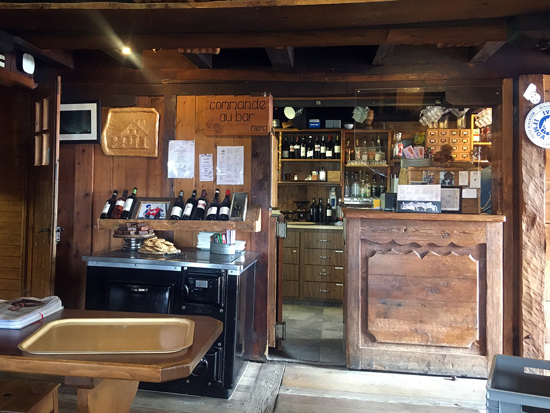 haute-route-2-cabane-de-mont-fort-inside