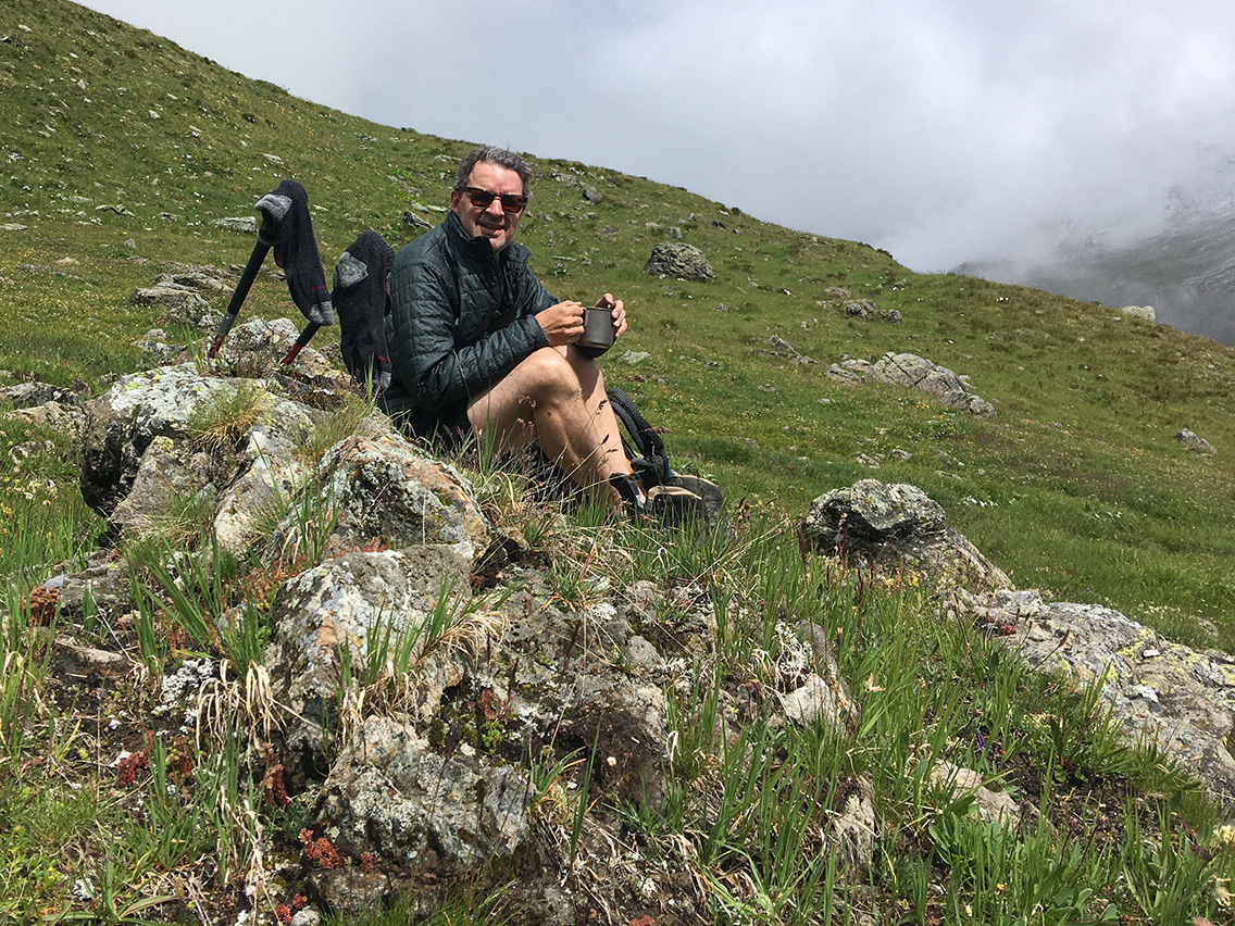 haute-route-5-approaching-lac-de-la-bayenna
