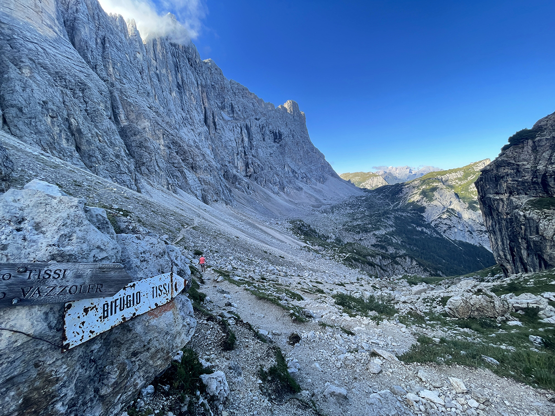 alta-via-uno-civetta-wall