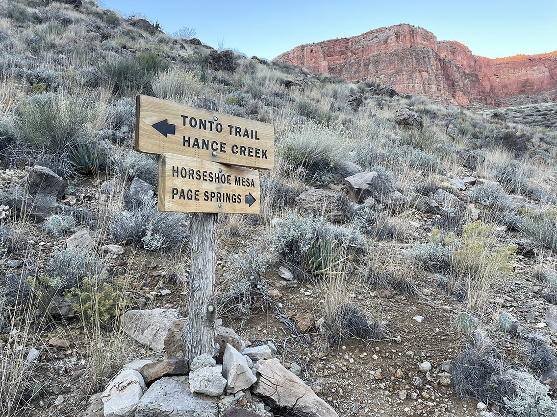 grand-canyon-escalante-route-horseshoe-mesa-sign