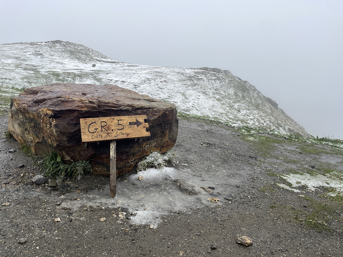 gr5-stage1-day7-refuge-col-de-bonhomme-sign
