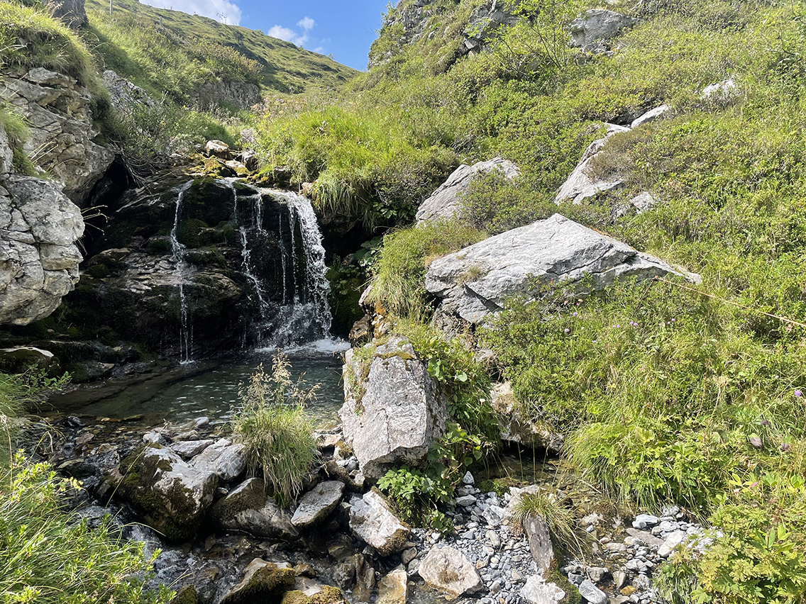 Via Alpina 1 lausenpass waterfall